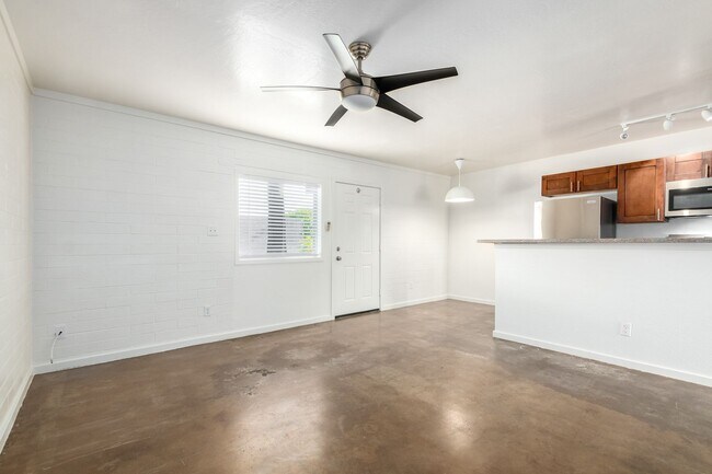Building Photo - 1722 E Ocotillo Rd
