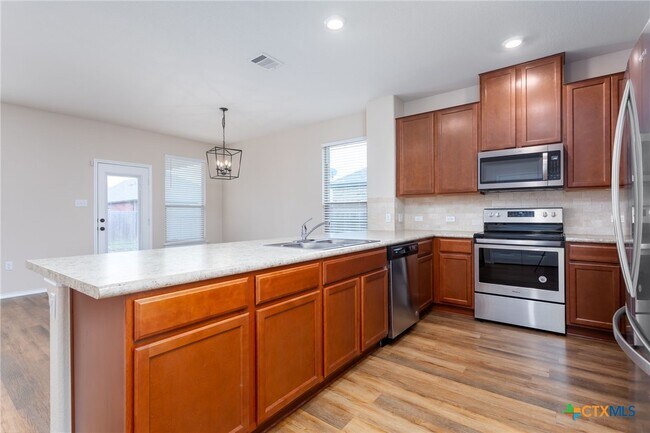 Building Photo - 1605 Henbit Ln