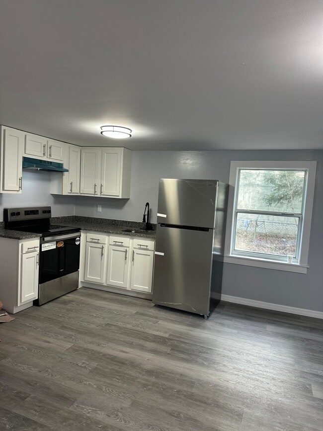 Building Photo - 1956 W 25th St