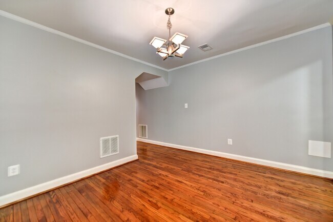 Building Photo - 1921 9 1/2 St NW