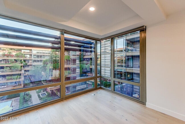 Building Photo - 7121 E Rancho Vista Dr