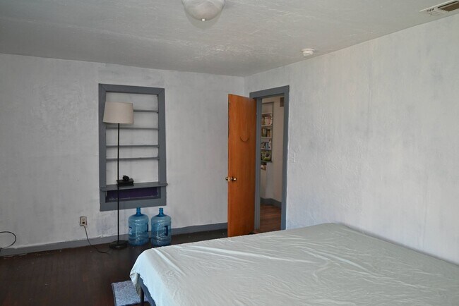 Building Photo - Charming 3 Bed 1 Bath in Hospital District