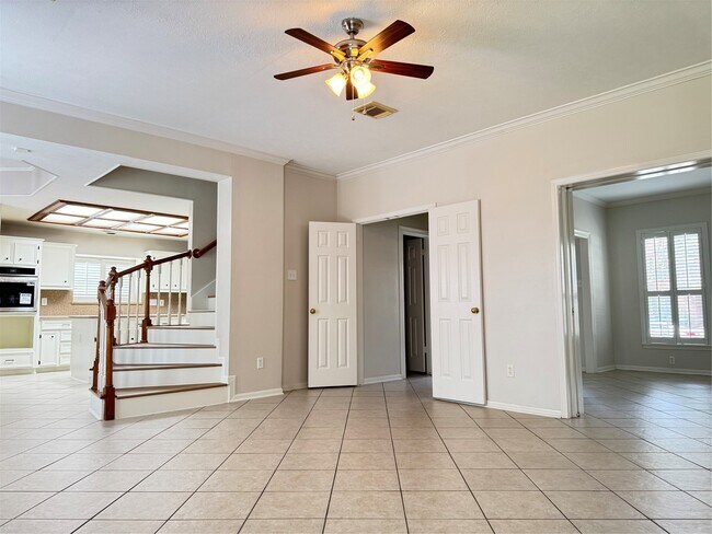 Building Photo - 6926 Hearthside Dr