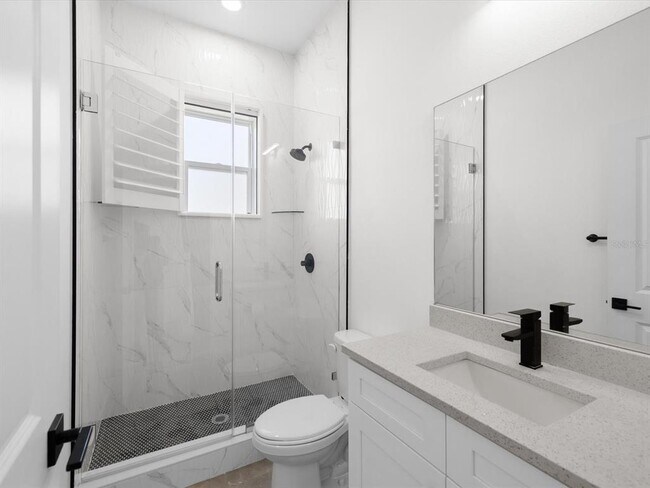 Building Photo - 5002 W Idaho St