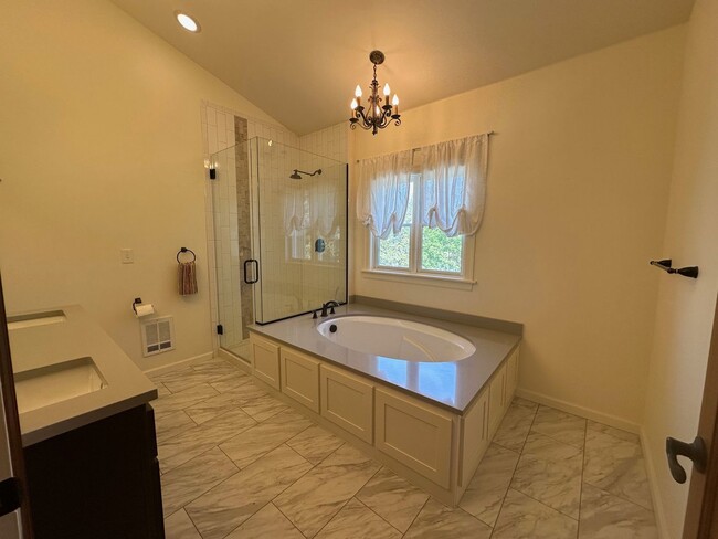 Building Photo - Kendall Yards 3 Bedroom 2 Bath Home