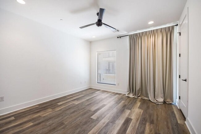 Building Photo - 607 W St Johns Ave