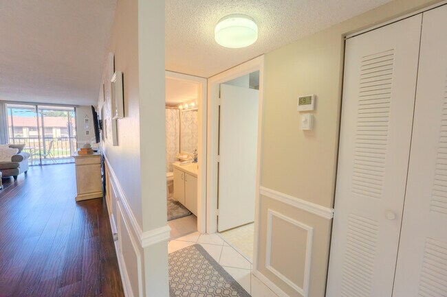 Building Photo - 4725 Lucerne Lakes Blvd E