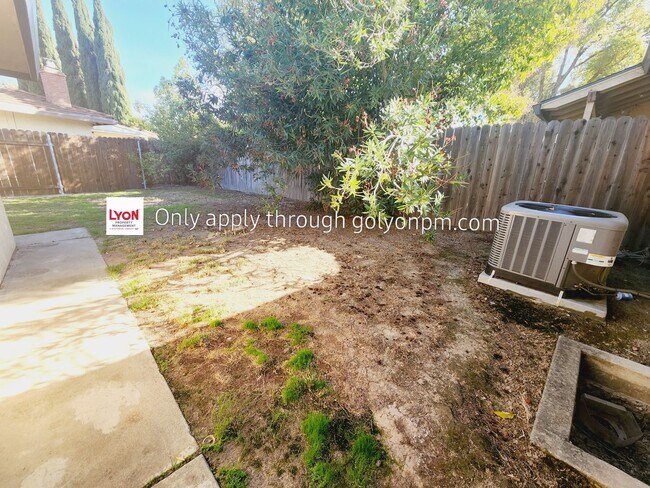 Building Photo - Beautifully Renovated Halfplex