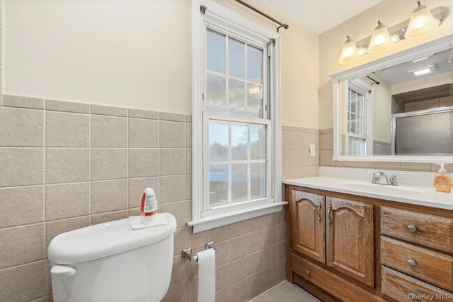 Building Photo - 983 Warren Ave