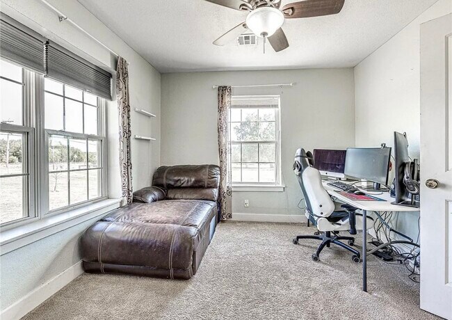 Building Photo - 1150 60th Ave NE