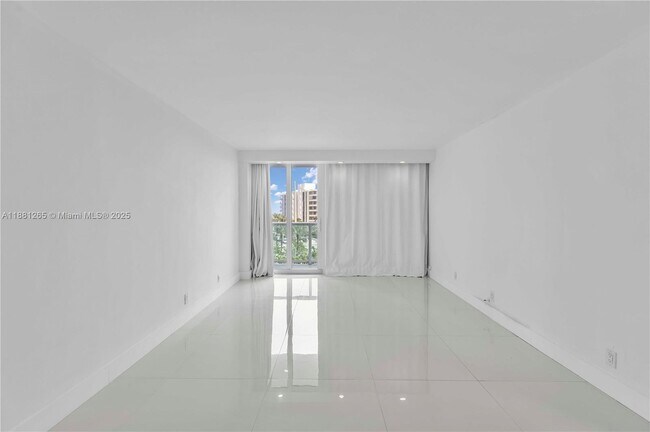 Building Photo - 100 Bayview Dr