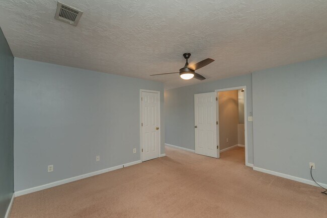 Building Photo - A Smart Home with Room to Roam conveniently located near Doctor's Hospital!