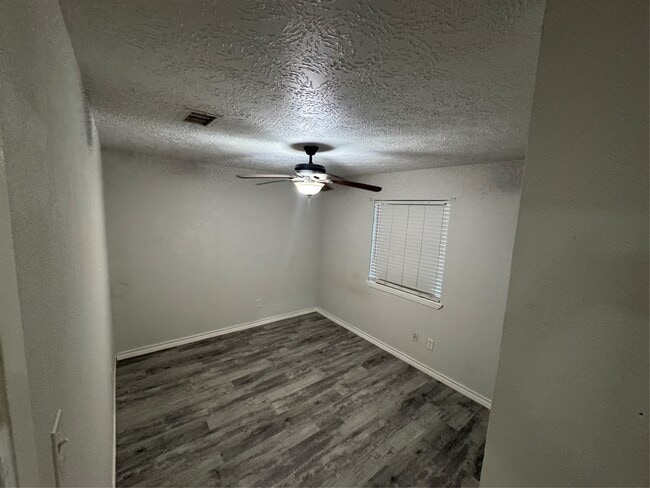 Building Photo - 3227 Fernrock Dr