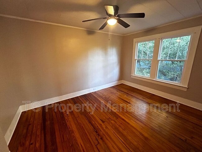 Building Photo - 2561 Rosselle St