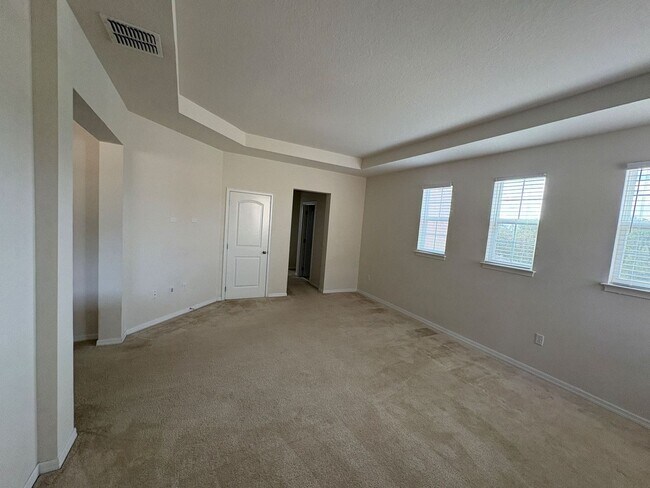 Building Photo - 50% OFF FIRST MONTH RENT* - 5 Bedroom 4 Ba...