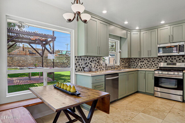 Building Photo - 904 Turney Dr
