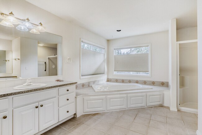 Building Photo - 374 NE 49th Ave