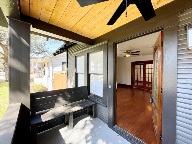 Building Photo - 405 E 28th St