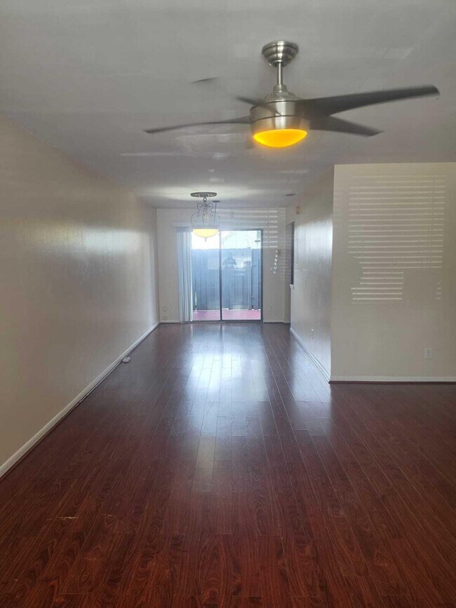 Building Photo - 5204 Bayside Dr