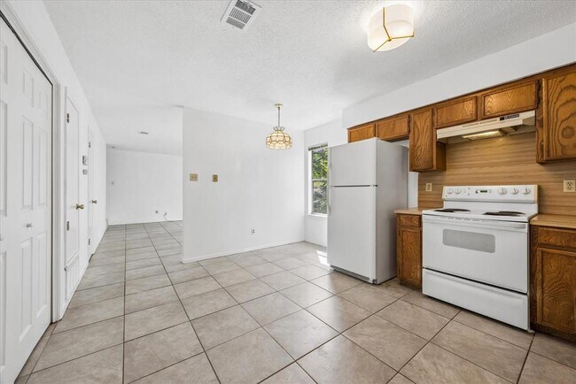 Building Photo - 8202 Mescalero Dr