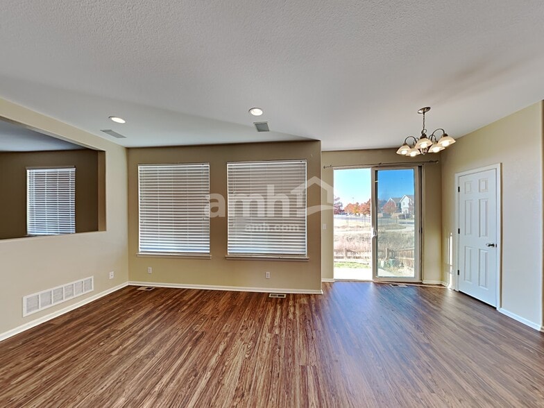 Building Photo - 5525 Kittredge St