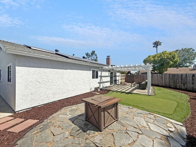 Building Photo - Beautiful 4B/2BA Home in Rancho Peñasquito...