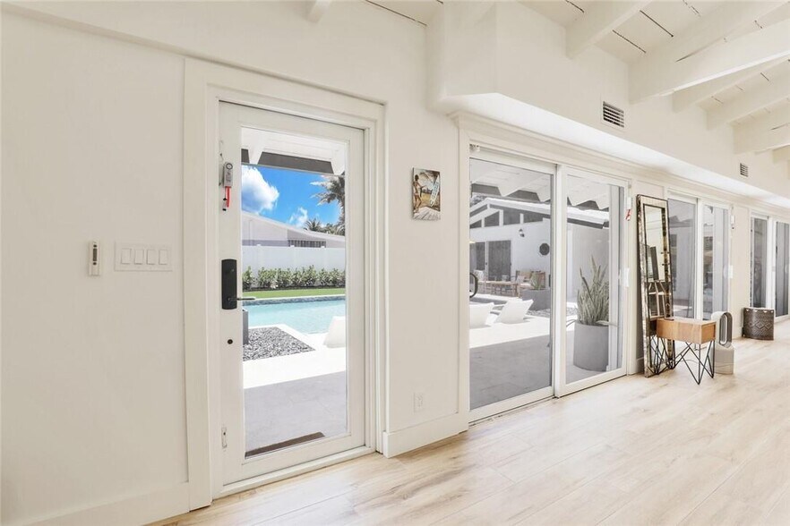 Building Photo - 278 Tropic Dr