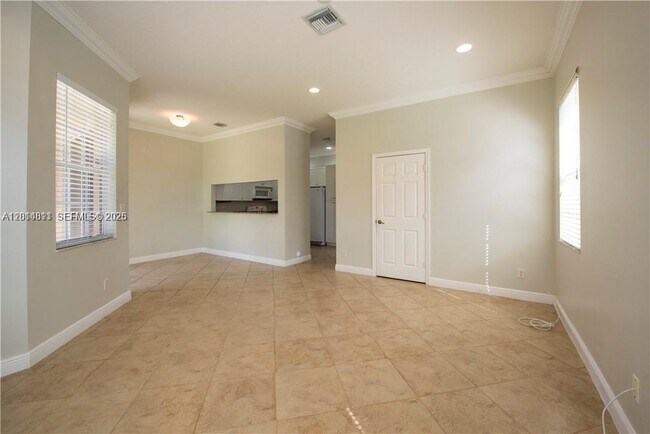 Building Photo - 3371 Lakeside Dr