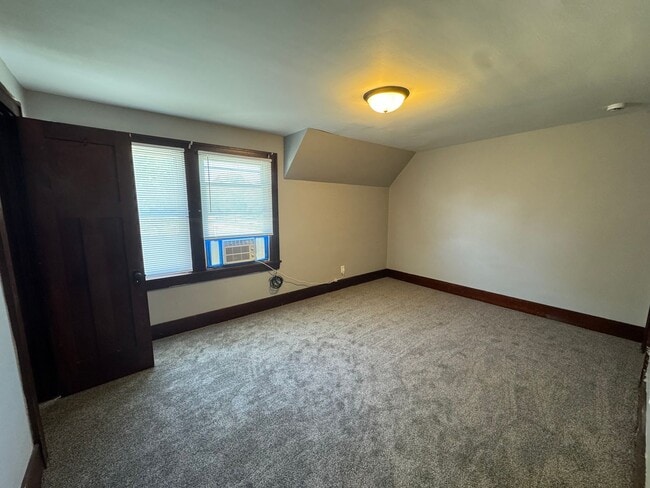 Building Photo - For Rent – Pet-Friendly 2 Bed, 1 Bath Town...