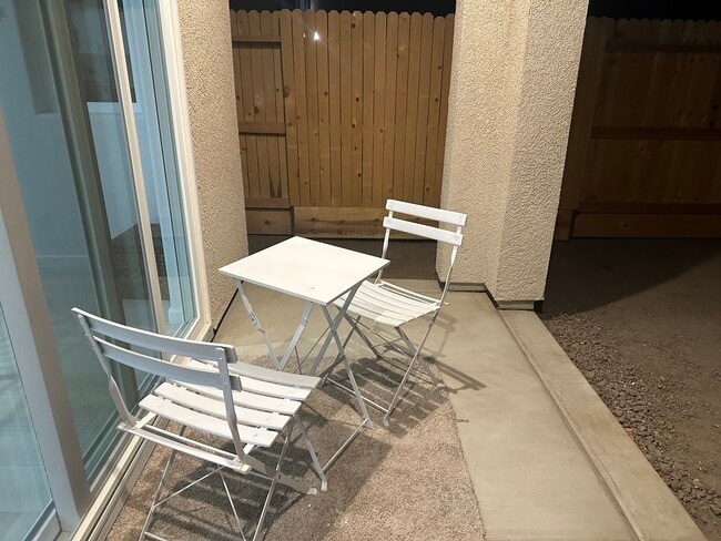 Building Photo - 1221 W Payson Ave