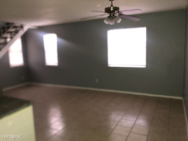 Building Photo - 2 br, 1.5 bath Townhome - 313 Rolston Rd
