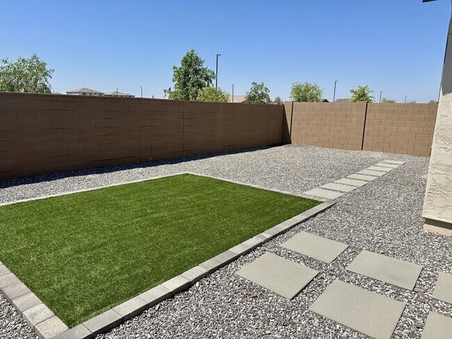 Building Photo - Fantastic 10 month new Taylor Morrison hom...