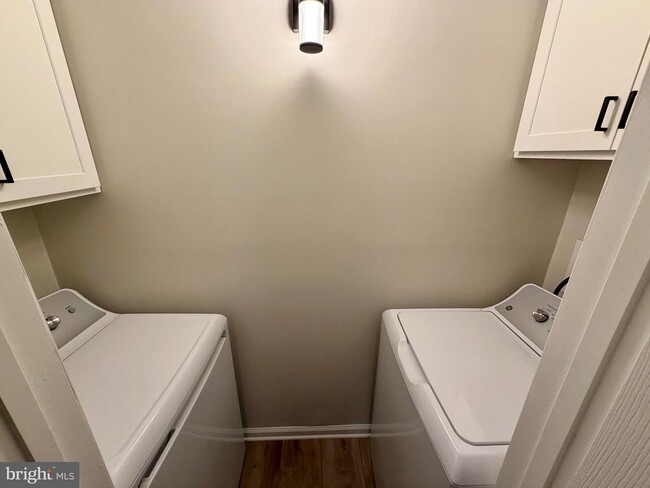 Building Photo - 405B Mulberry Cove