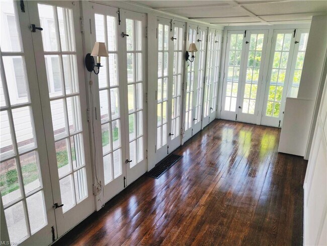 Building Photo - 3300 Dellwood Rd