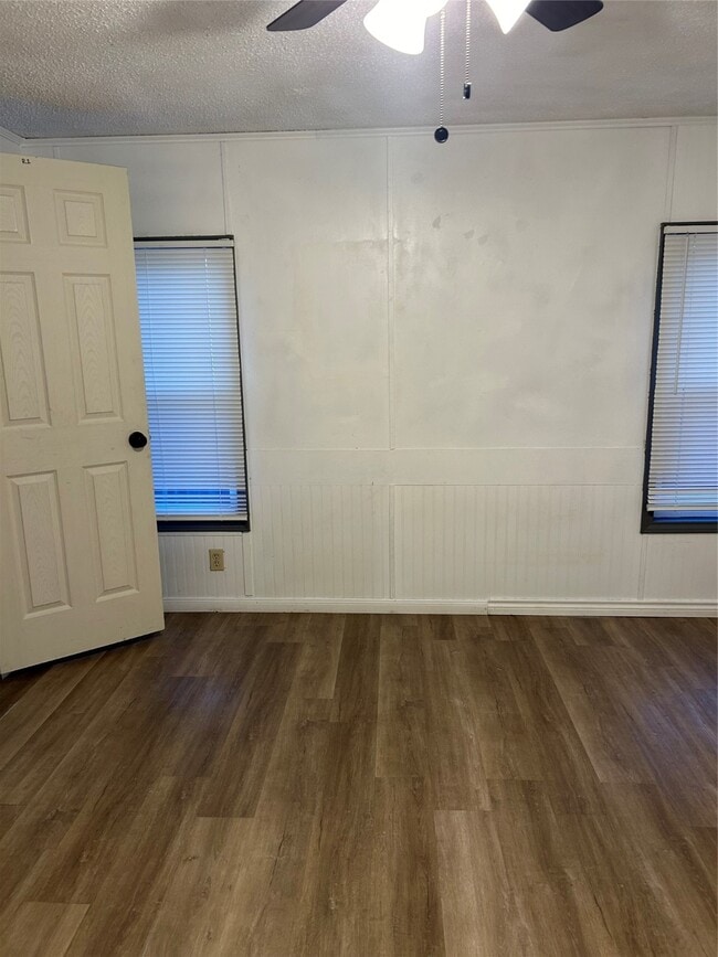 Building Photo - 10014 Cedar Landing Dr