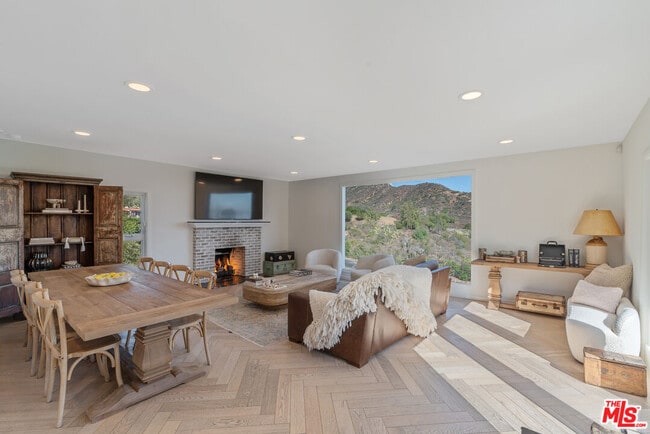 Building Photo - 3479 Wonder View Dr
