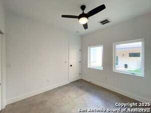 Building Photo - 2615 S Flores St