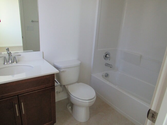 Building Photo - Stunning 3 Bed/3.5 Bath Townhome Walking Distance to BART