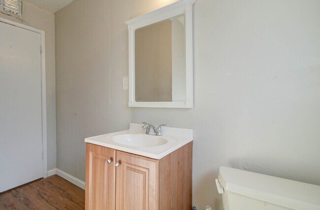 Building Photo - 342 W Taylor Ave