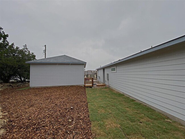 Building Photo - 20915 Oak Dale Dr
