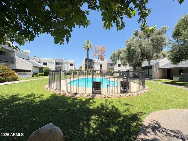 Building Photo - Remodeled 1 Bedroom 1 Bath Central Phoenix Apartment with Private Backyard