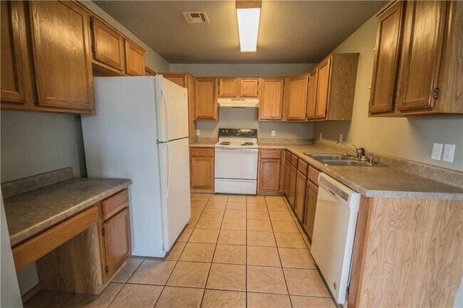 Building Photo - 2755 Carondolet St