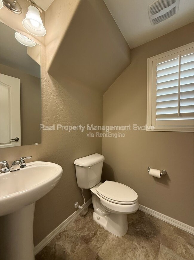 Building Photo - 2270 S Deerfield Ln