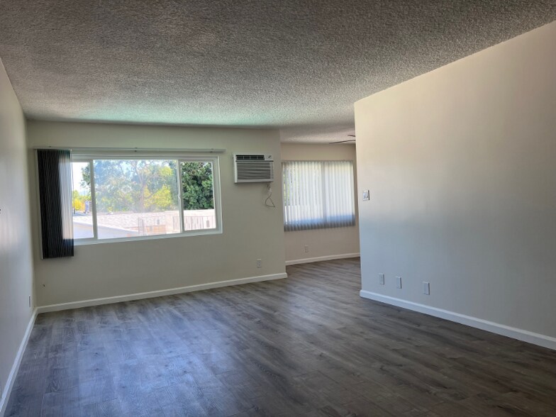 Building Photo - 13423 Burbank Blvd