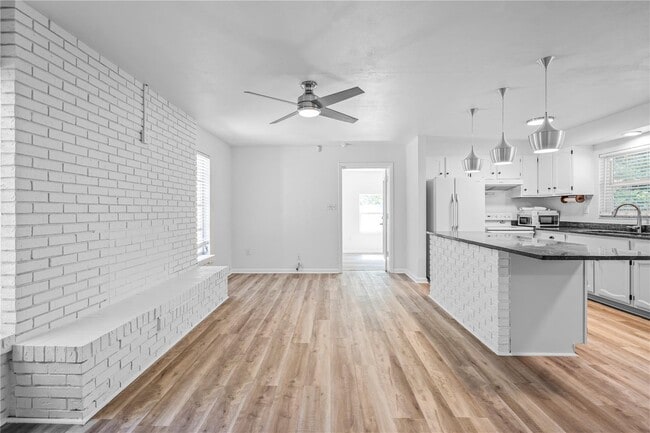 Building Photo - 3820 NW 15 Ave