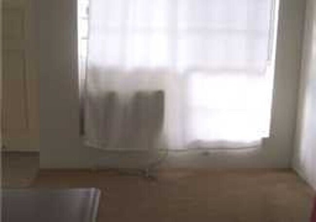 Building Photo - Crosspointe Townhouse - ground floor 2 bed...