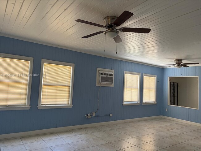 Building Photo - 2835 SW 37th Ct