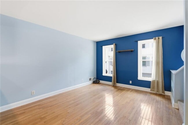 Building Photo - 856 St Charles Ave NE