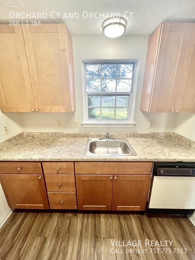 Building Photo - 402 Orchard Ct