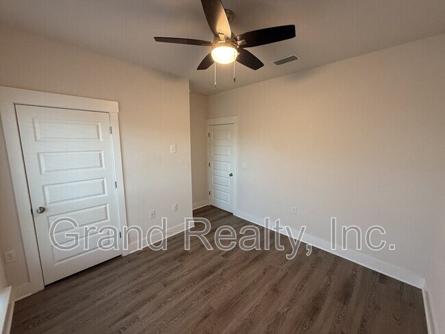 Building Photo - 5749 Danbury Blvd